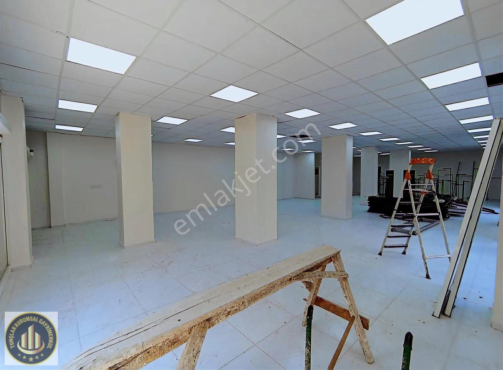 Kent Meydanı Civarı (230 M2) Ana Caddeye Sıfır Köşe Başı Dükkan - Görsel 5