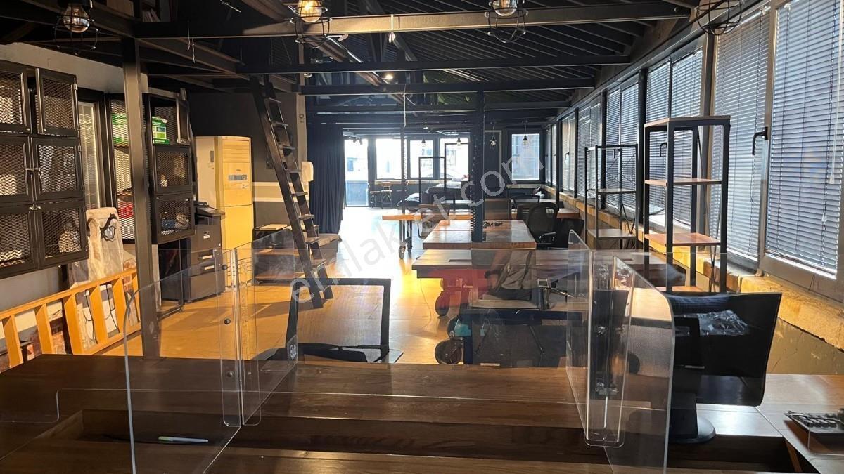 İstiklal Caddesinde Tarihi Binada Kiralık Geniş Ofis Katı - Görsel 18