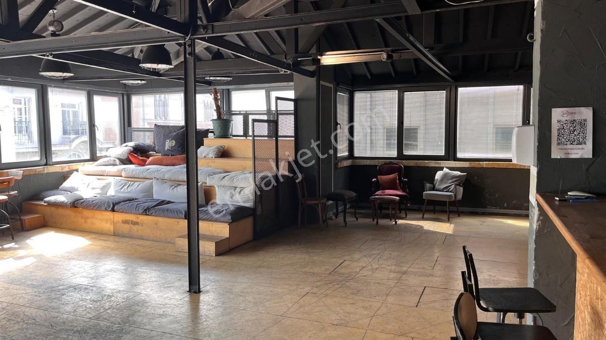 İstiklal Caddesinde Tarihi Binada Kiralık Geniş Ofis Katı - Görsel 4