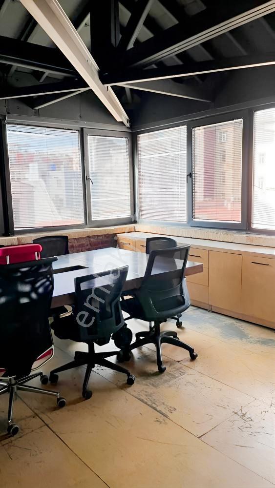 İstiklal Caddesinde Tarihi Binada Kiralık Geniş Ofis Katı - Görsel 7