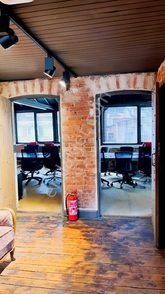 İstiklal Caddesinde Tarihi Binada Kiralık Geniş Ofis Katı - Görsel 26