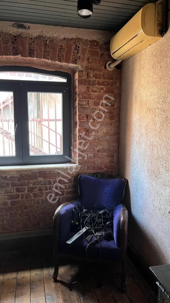 İstiklal Caddesinde Tarihi Binada Kiralık Geniş Ofis Katı - Görsel 20