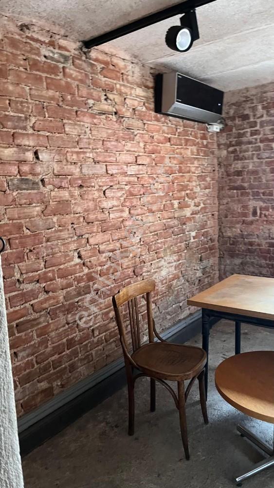 İstiklal Caddesinde Tarihi Binada Kiralık Geniş Ofis Katı - Görsel 3