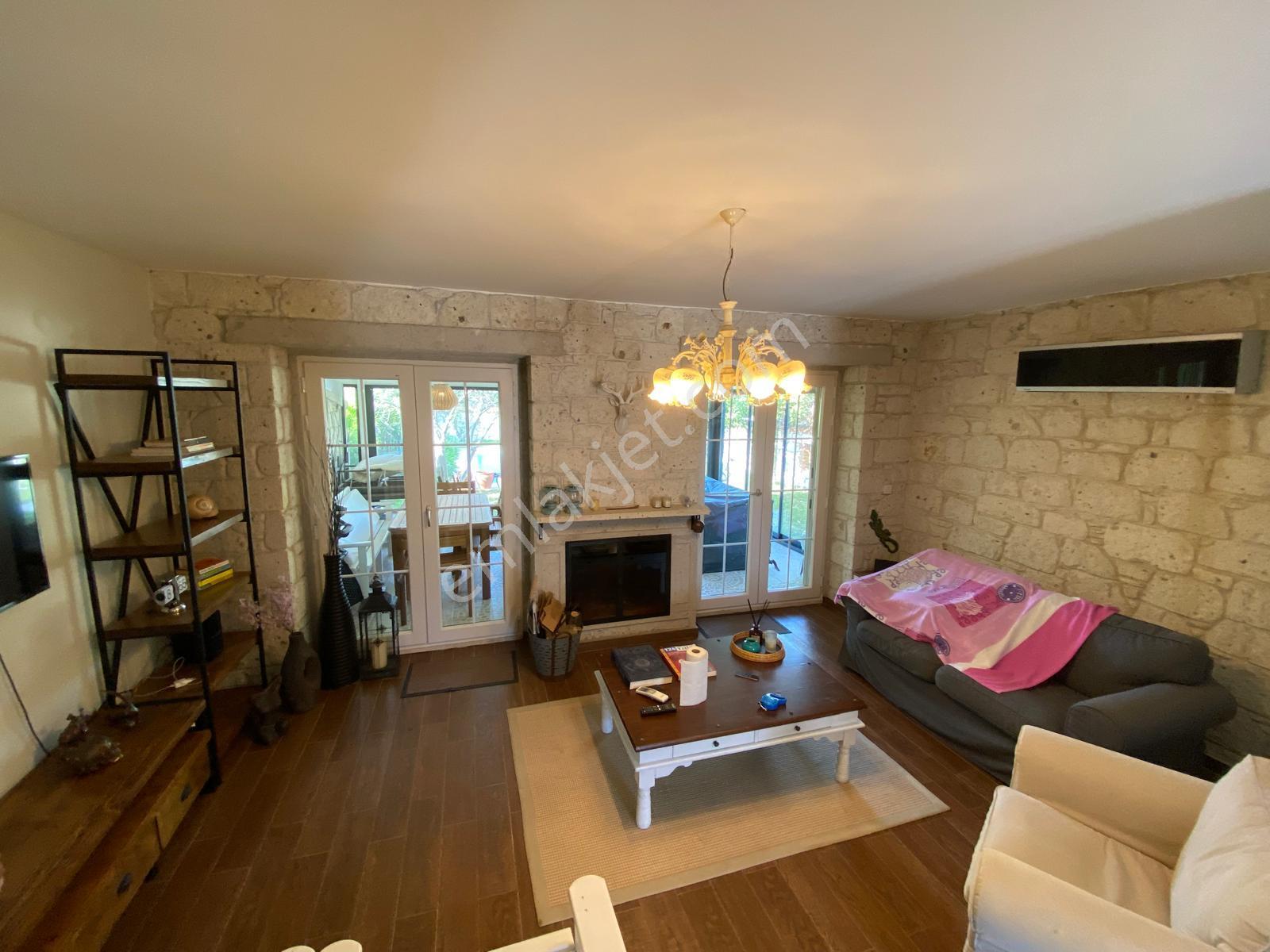 Alaçatı Hacımemiş'de Kiralık Müstakil Havuzlu Müstakil 4+1 Lüks Taş Villa - Görsel 14