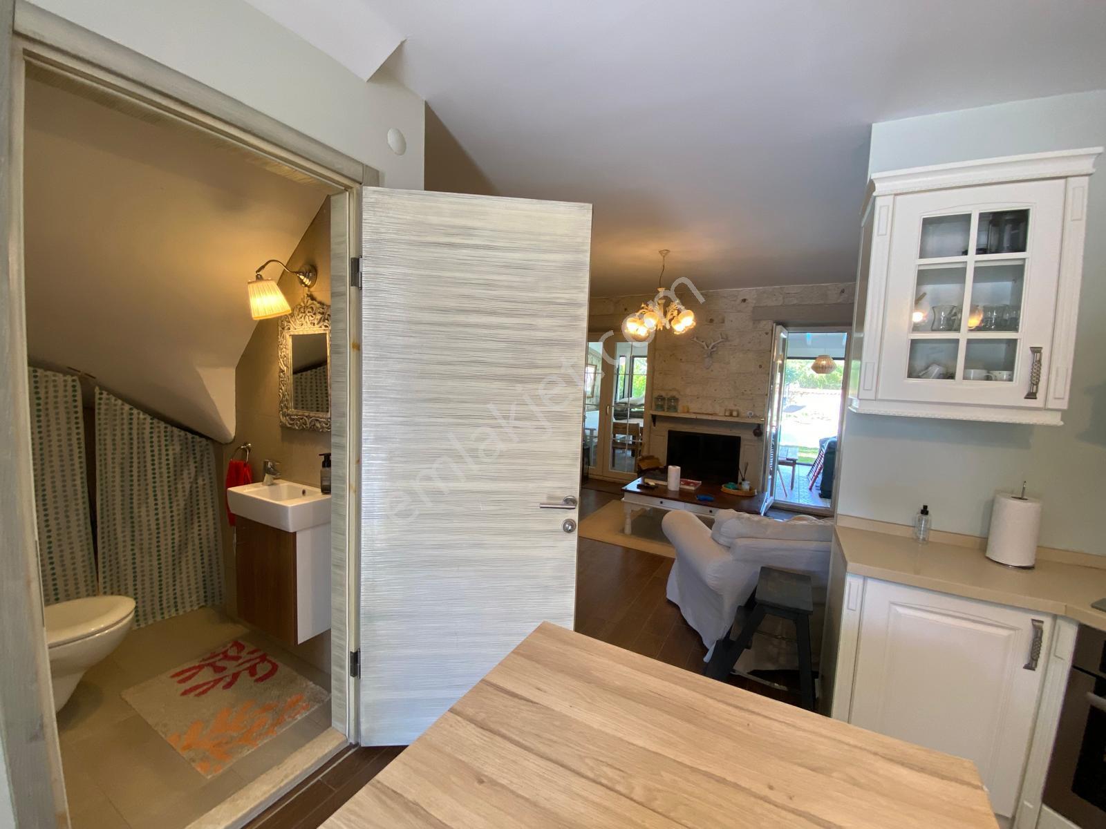 Alaçatı Hacımemiş'de Kiralık Müstakil Havuzlu Müstakil 4+1 Lüks Taş Villa - Görsel 17