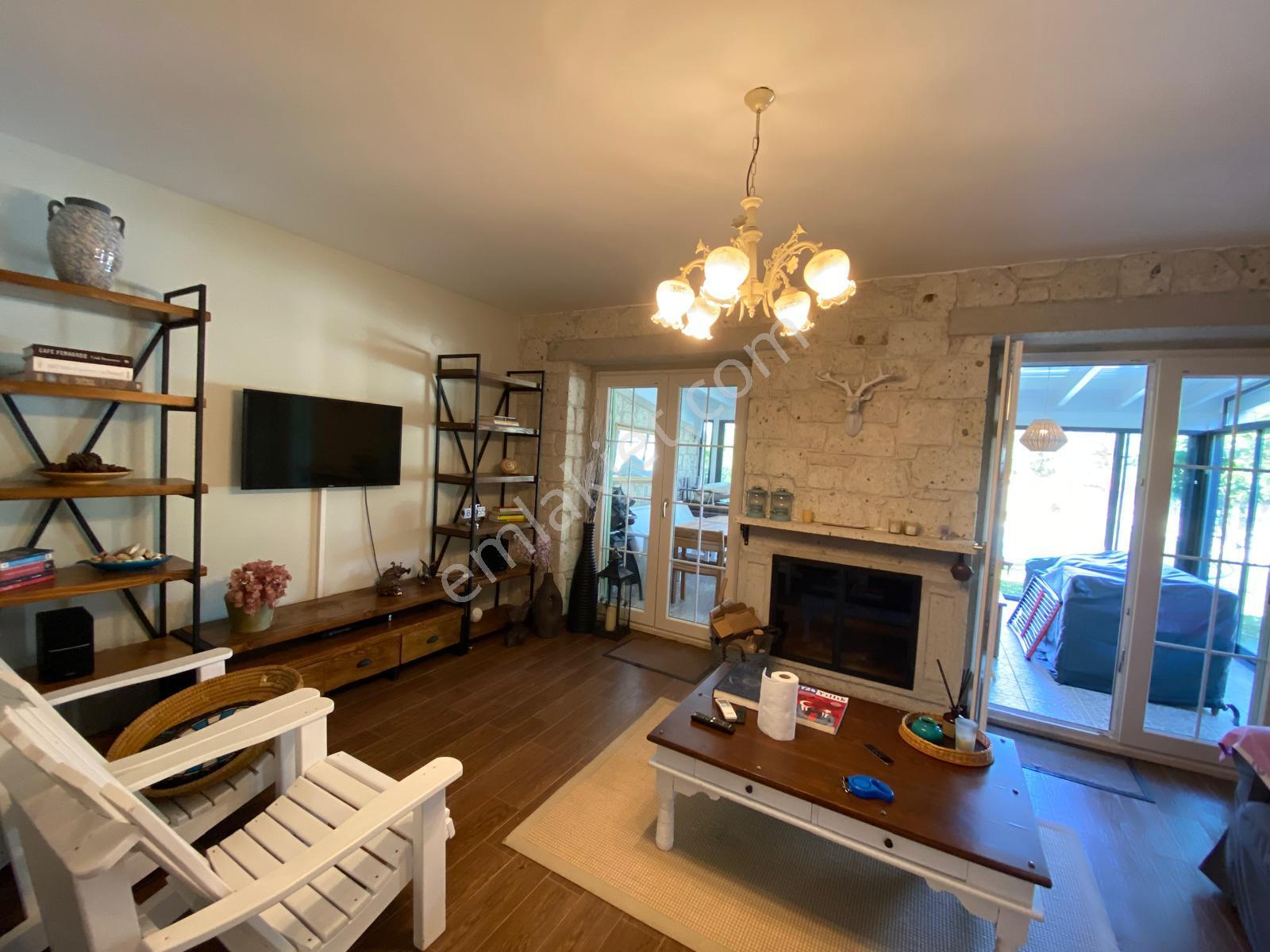 Alaçatı Hacımemiş'de Kiralık Müstakil Havuzlu Müstakil 4+1 Lüks Taş Villa - Görsel 13