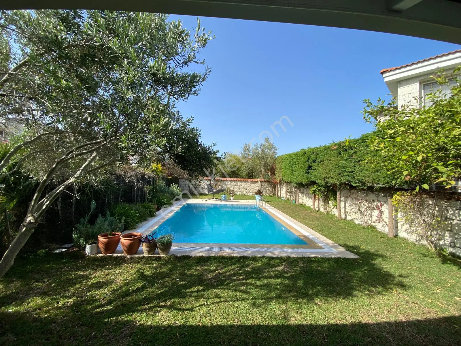 Alaçatı Hacımemiş'de Kiralık Müstakil Havuzlu Müstakil 4+1 Lüks Taş Villa - Görsel 2