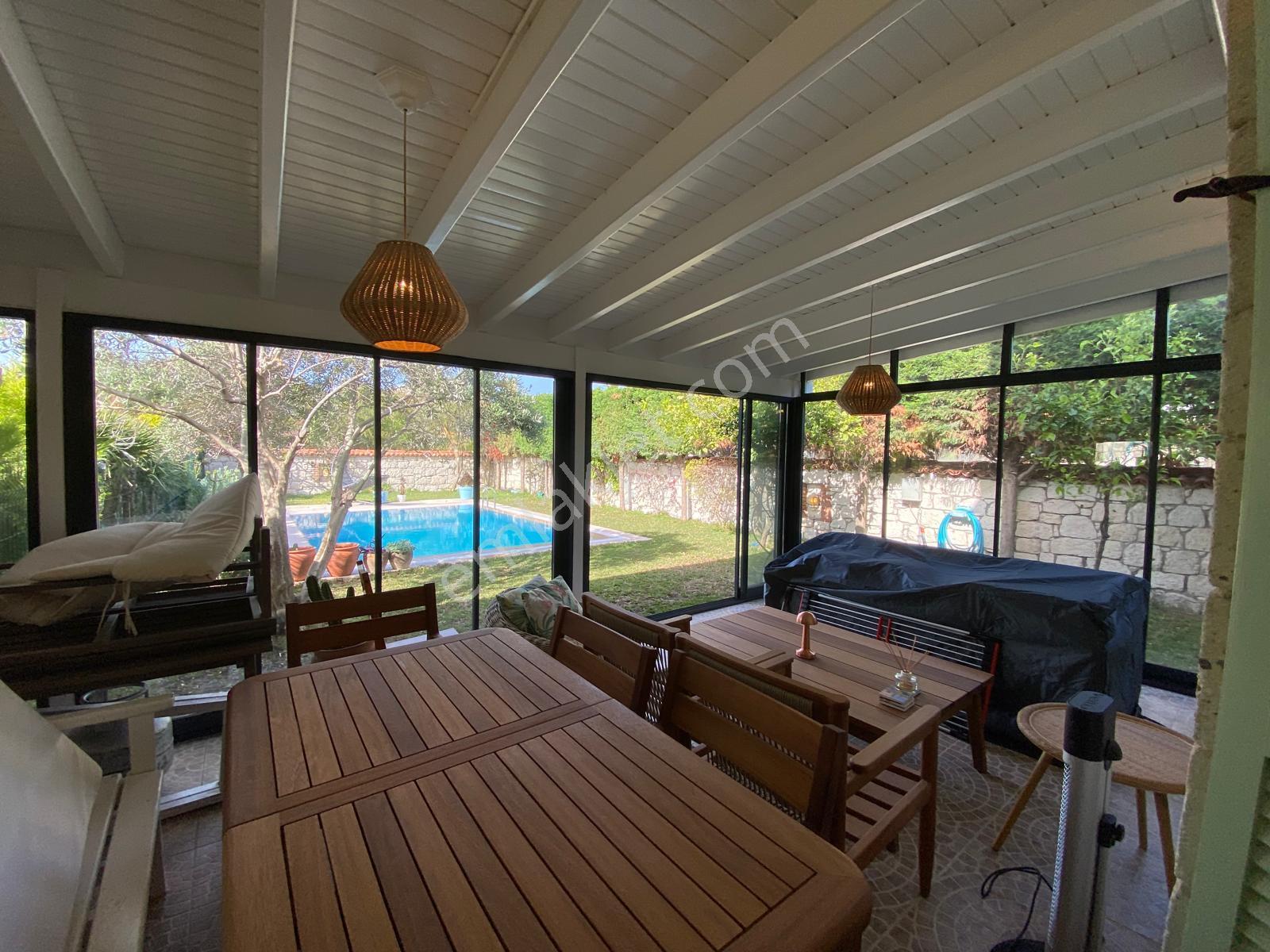 Alaçatı Hacımemiş'de Kiralık Müstakil Havuzlu Müstakil 4+1 Lüks Taş Villa - Görsel 11