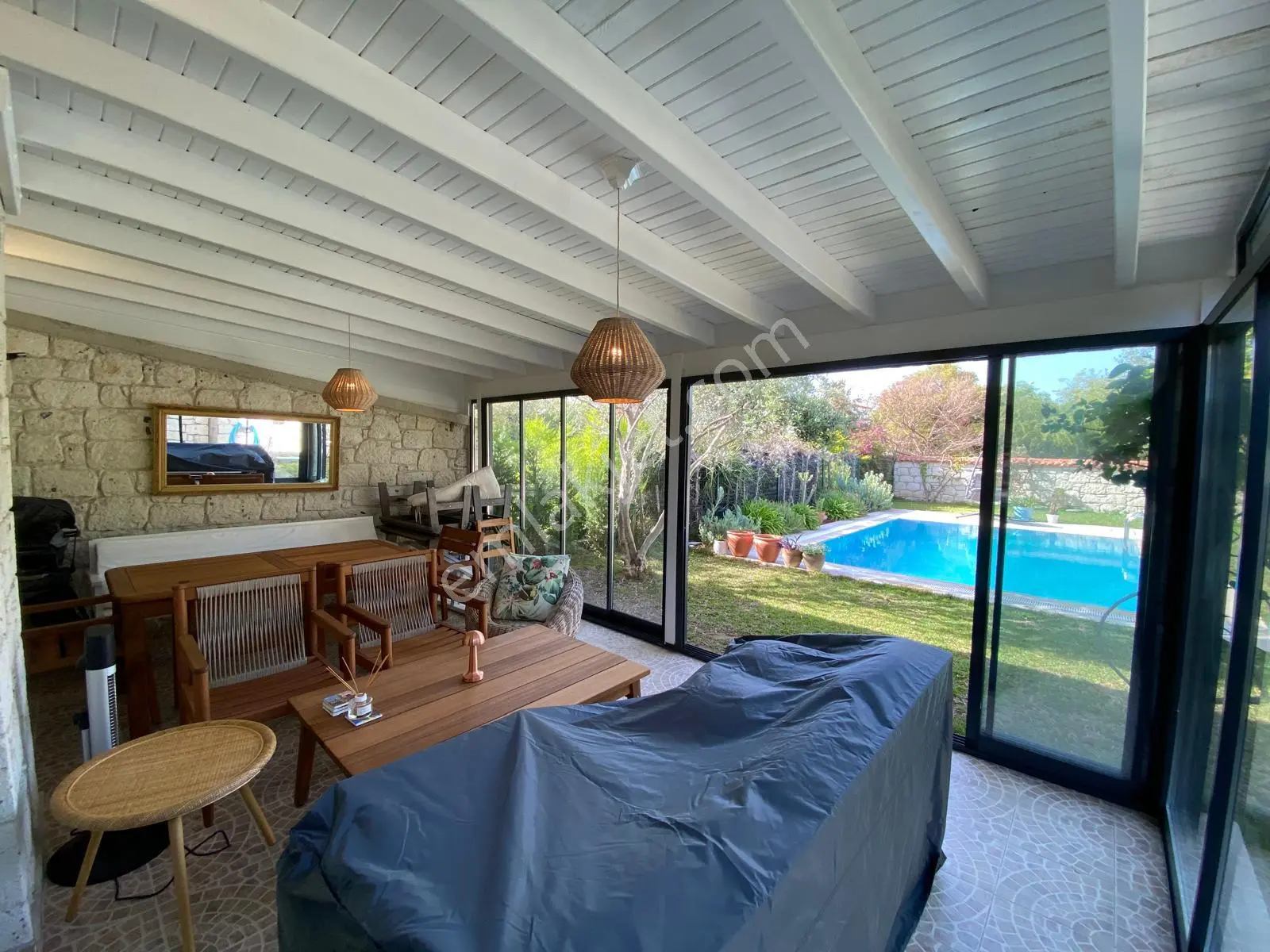 Alaçatı Hacımemiş'de Kiralık Müstakil Havuzlu Müstakil 4+1 Lüks Taş Villa - Görsel 3