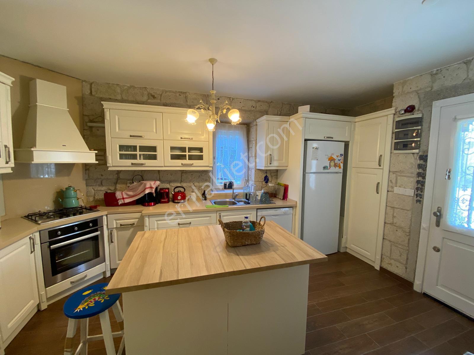 Alaçatı Hacımemiş'de Kiralık Müstakil Havuzlu Müstakil 4+1 Lüks Taş Villa - Görsel 16