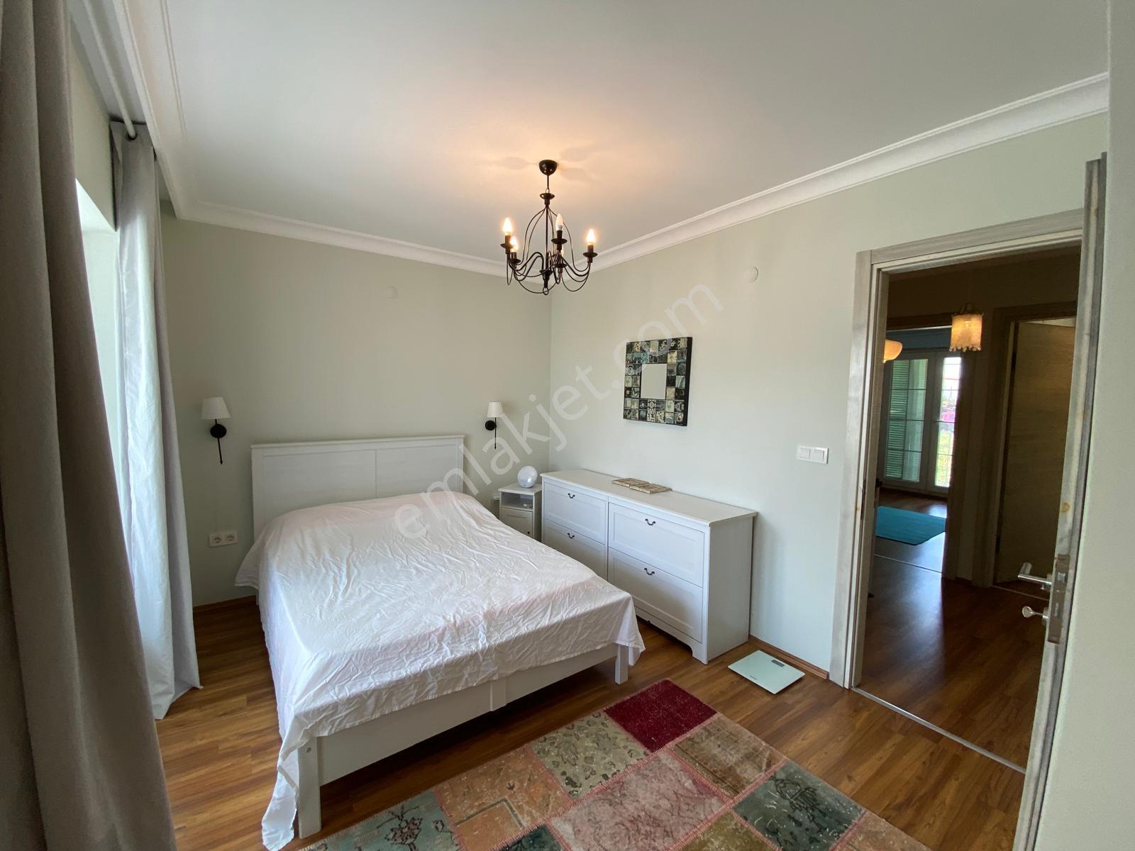 Alaçatı Hacımemiş'de Kiralık Müstakil Havuzlu Müstakil 4+1 Lüks Taş Villa - Görsel 31