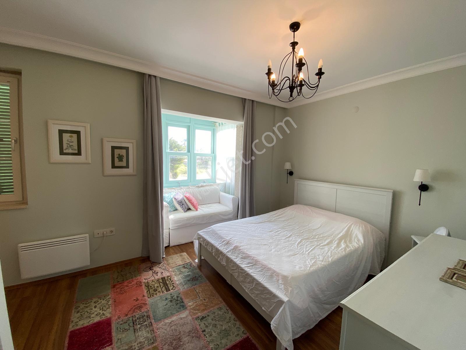 Alaçatı Hacımemiş'de Kiralık Müstakil Havuzlu Müstakil 4+1 Lüks Taş Villa - Görsel 30