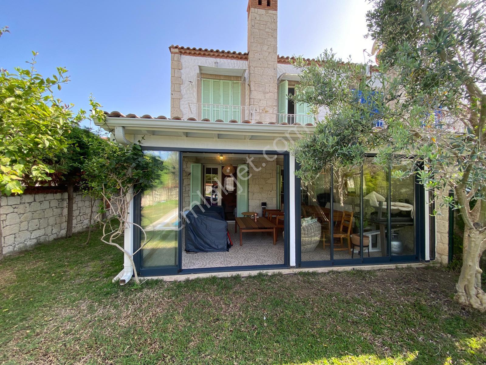 Alaçatı Hacımemiş'de Kiralık Müstakil Havuzlu Müstakil 4+1 Lüks Taş Villa - Görsel 9