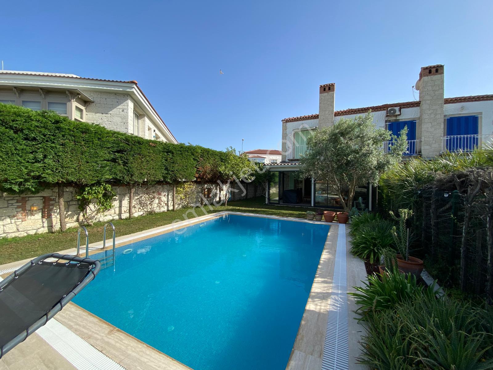 Alaçatı Hacımemiş'de Kiralık Müstakil Havuzlu Müstakil 4+1 Lüks Taş Villa - Görsel 8