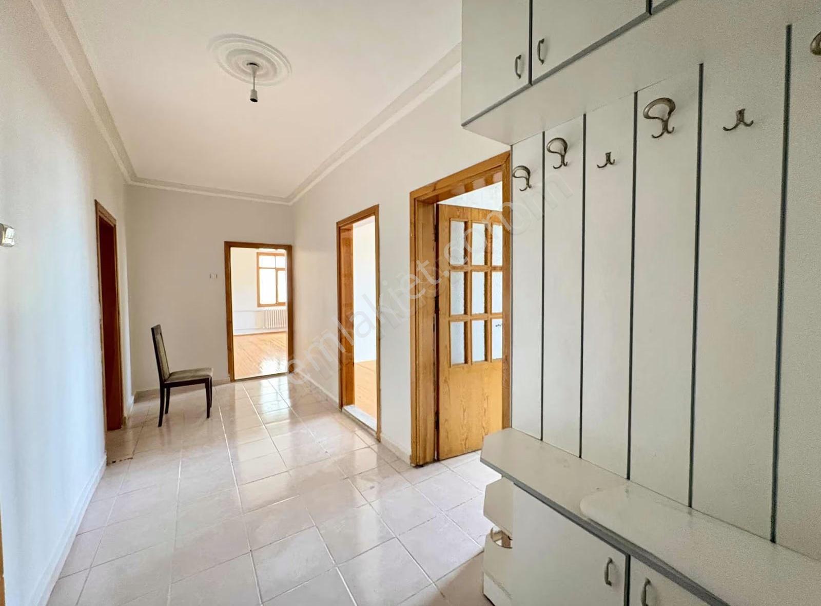 Özlemyardımcı'dan Hüsamettin Çelebi'de Kiralık Arakat 3+1 Daire - Görsel 8