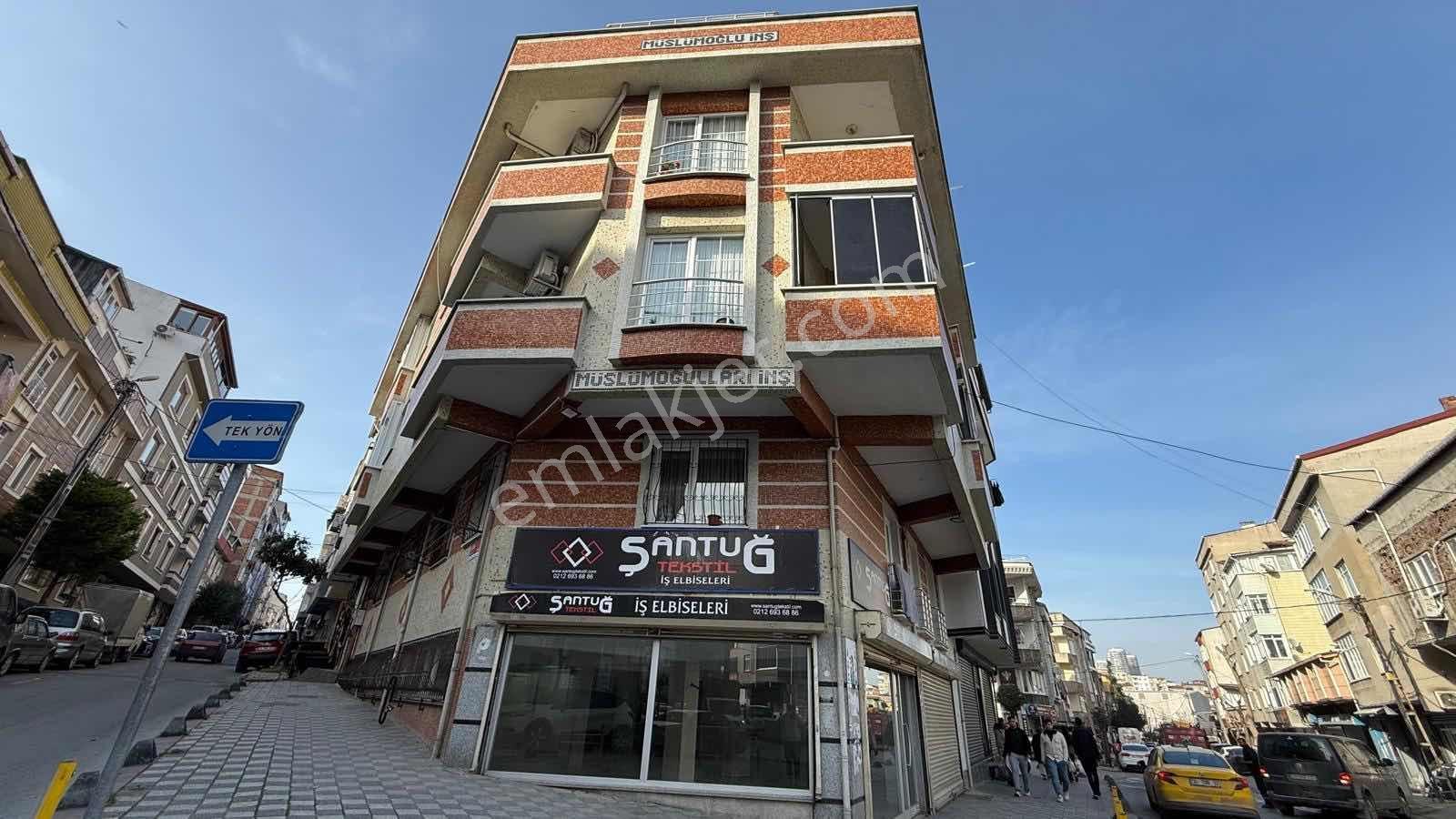 İkitelli´de İşlek Konumda 270 M² Satılık Dükkan Fırsatı
