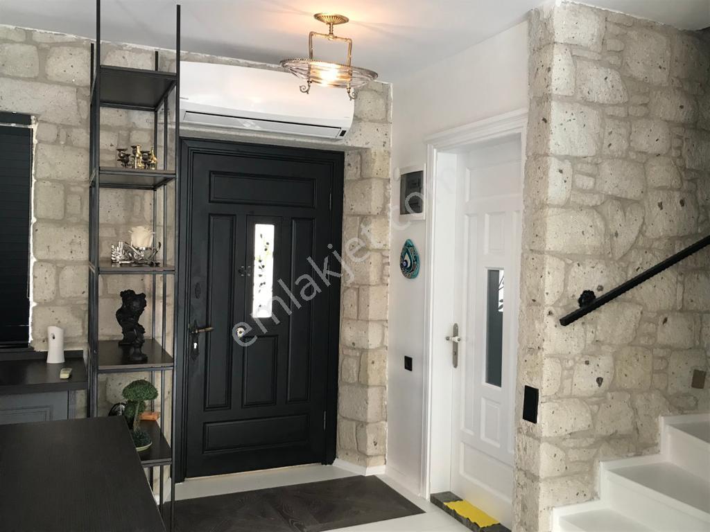 Alaçatı Köyiçinde 4+1 Havuzlu Sezonluk Kiralık Ultra Lüks Taş Ev - Görsel 35