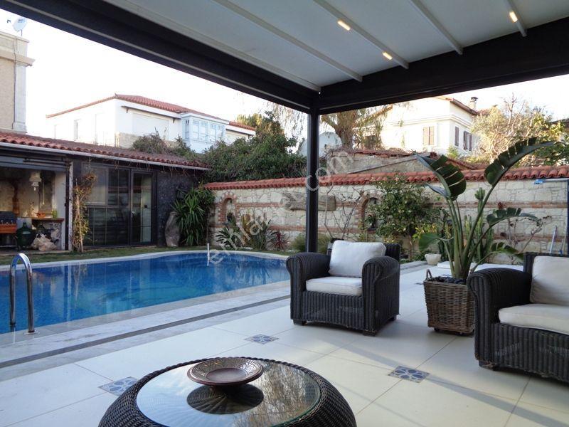 Alaçatı Köyiçinde 4+1 Havuzlu Sezonluk Kiralık Ultra Lüks Taş Ev - Görsel 6