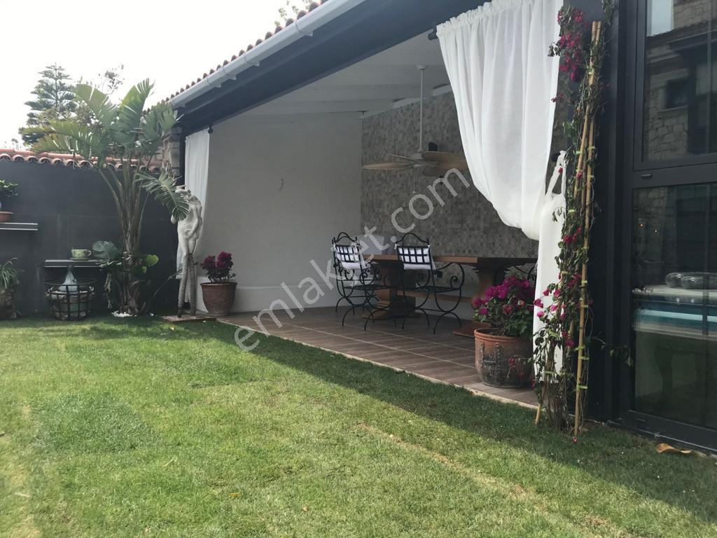 Alaçatı Köyiçinde 4+1 Havuzlu Sezonluk Kiralık Ultra Lüks Taş Ev - Görsel 15