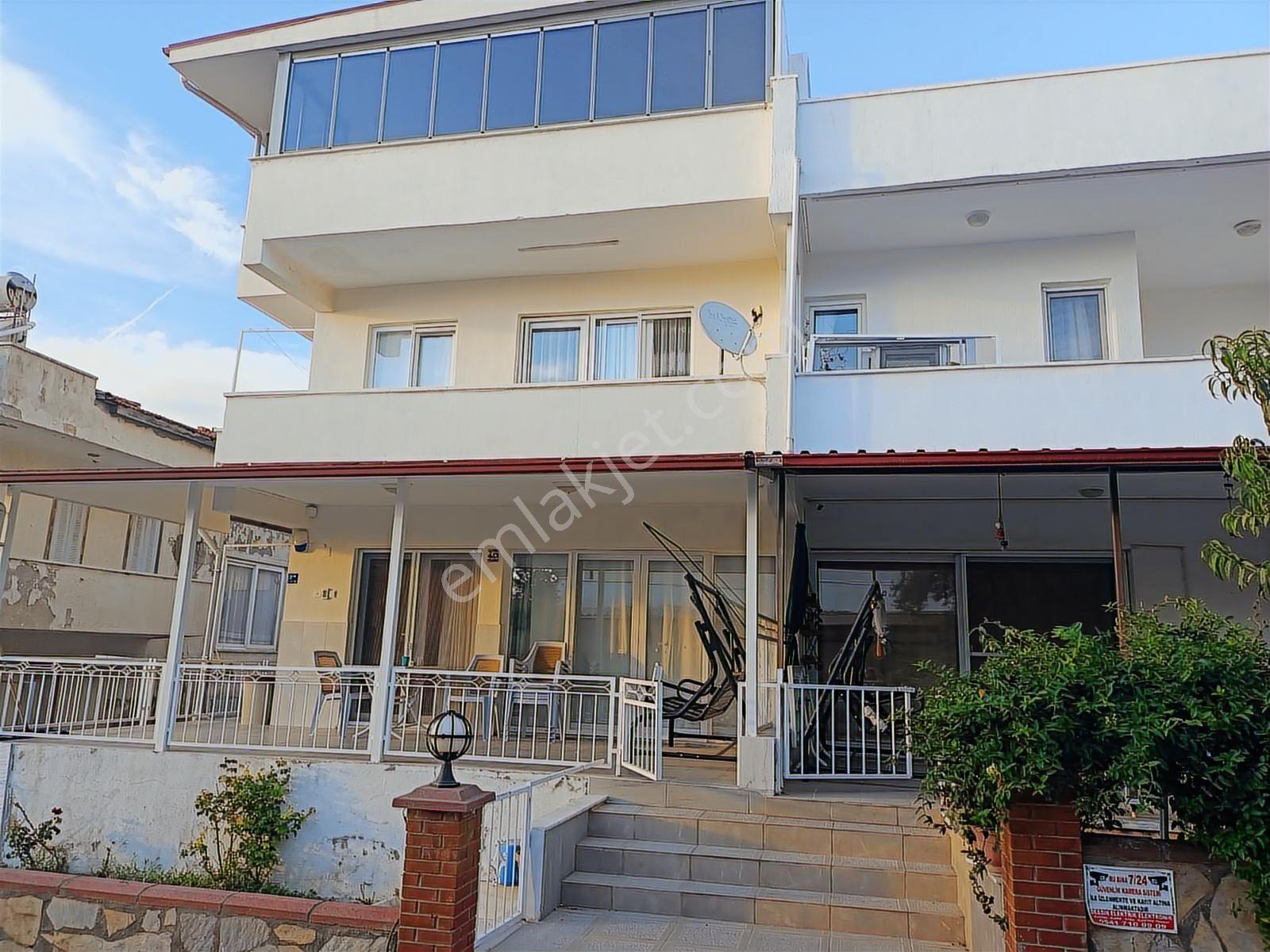 Kuşadası Avm.ye Çok Yakın Masrafsiz Deniz Manzarali Havuzlu 3+2 - Görsel 3