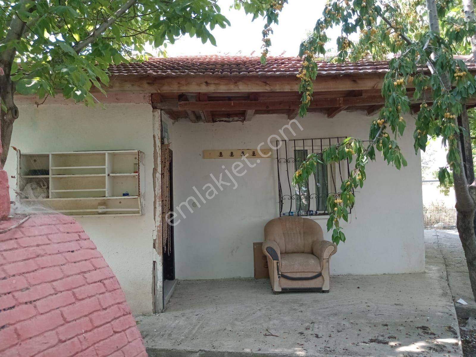 Güdül'de İçince 1+1 Ev Ve 70 Ceviz Ağacı Olan Satılık Arsa - Görsel 3