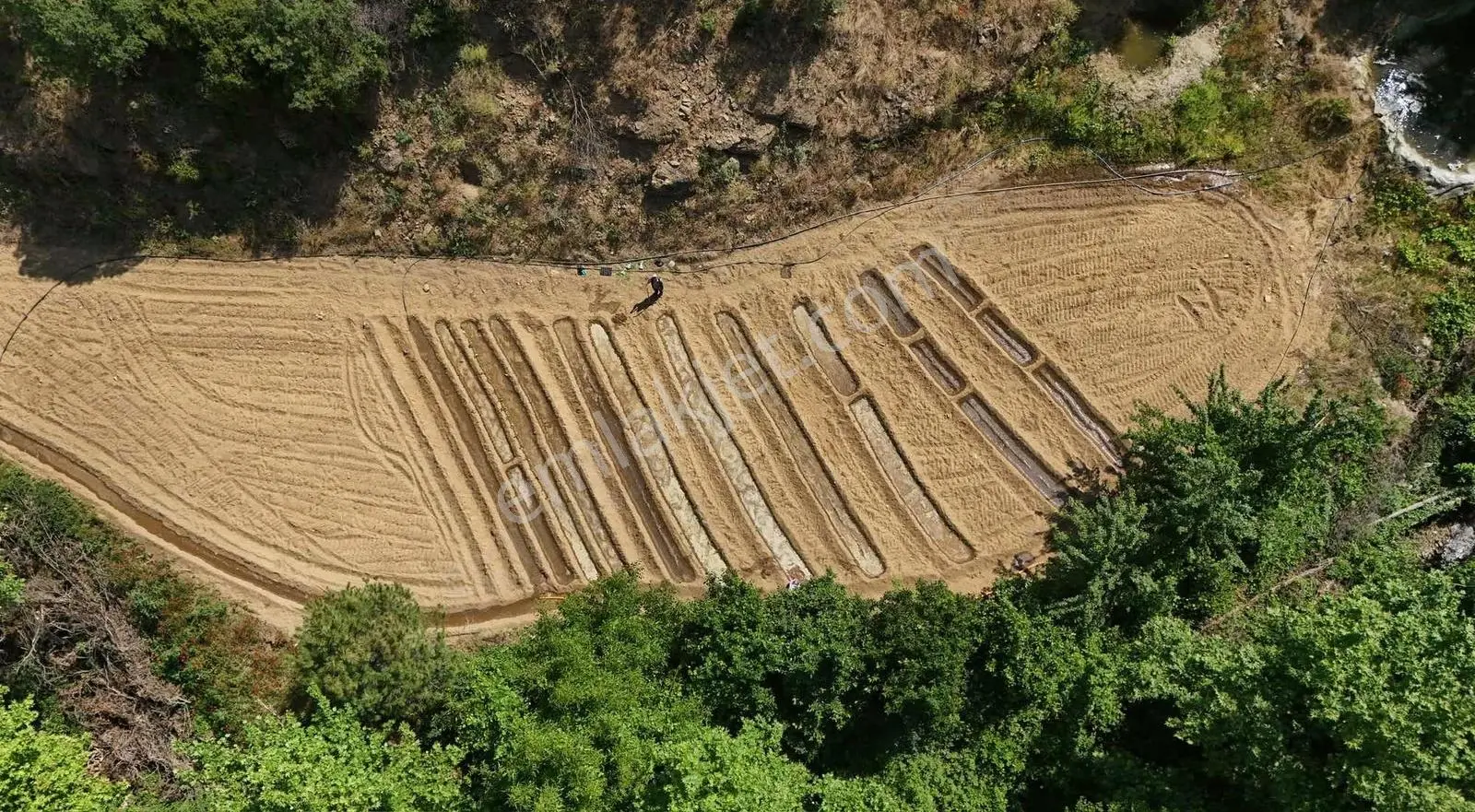 Pek Emlaktan Kaynak Suyu Olan 4850 M2 Satılık Bahçe - Görsel 5