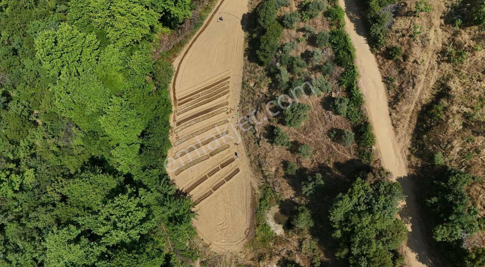 Pek Emlaktan Kaynak Suyu Olan 4850 M2 Satılık Bahçe - Görsel 4