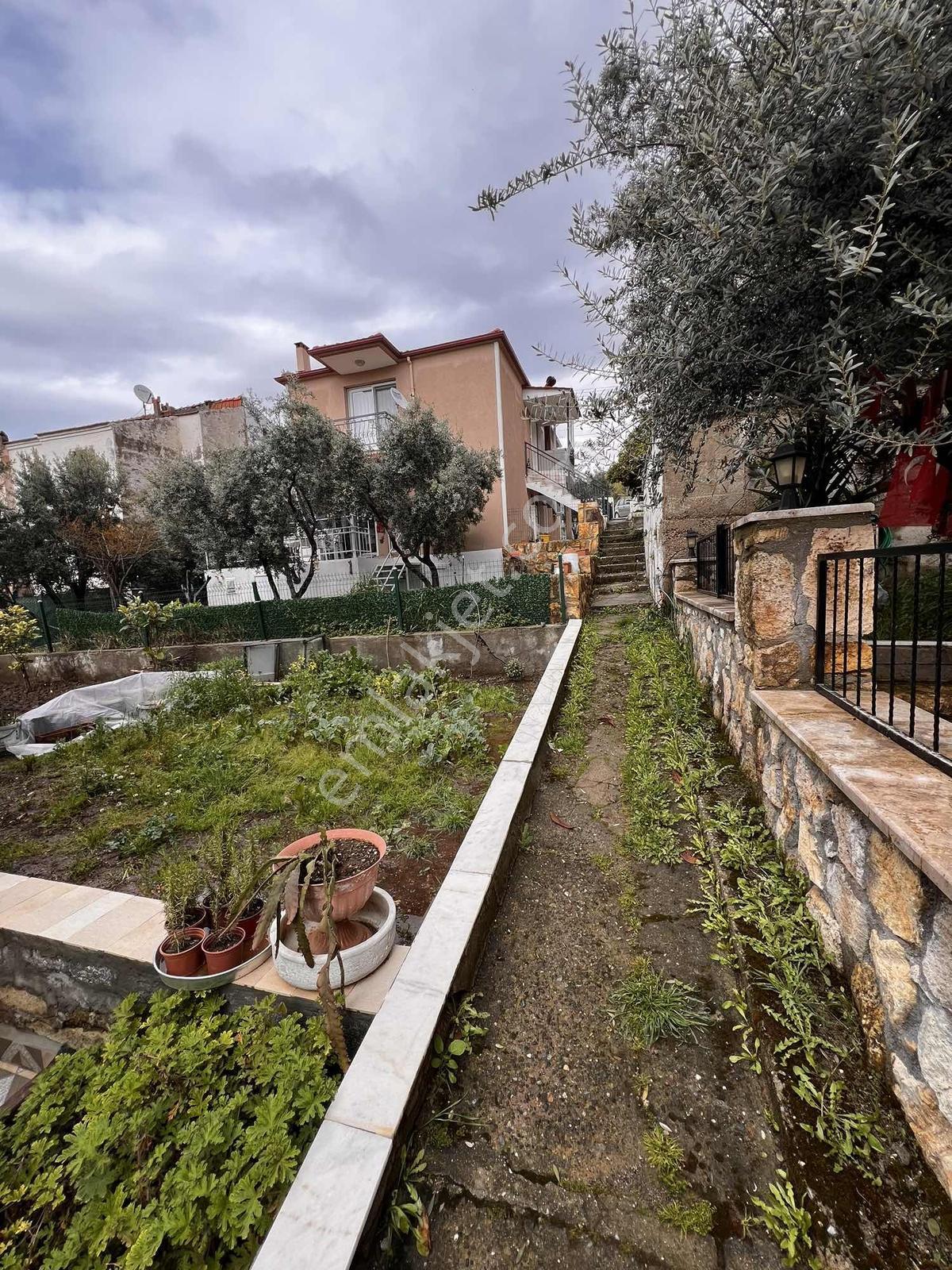 Eskifoçada Satılık Müstakil Kullanımlı Dubleks Villa - Görsel 11