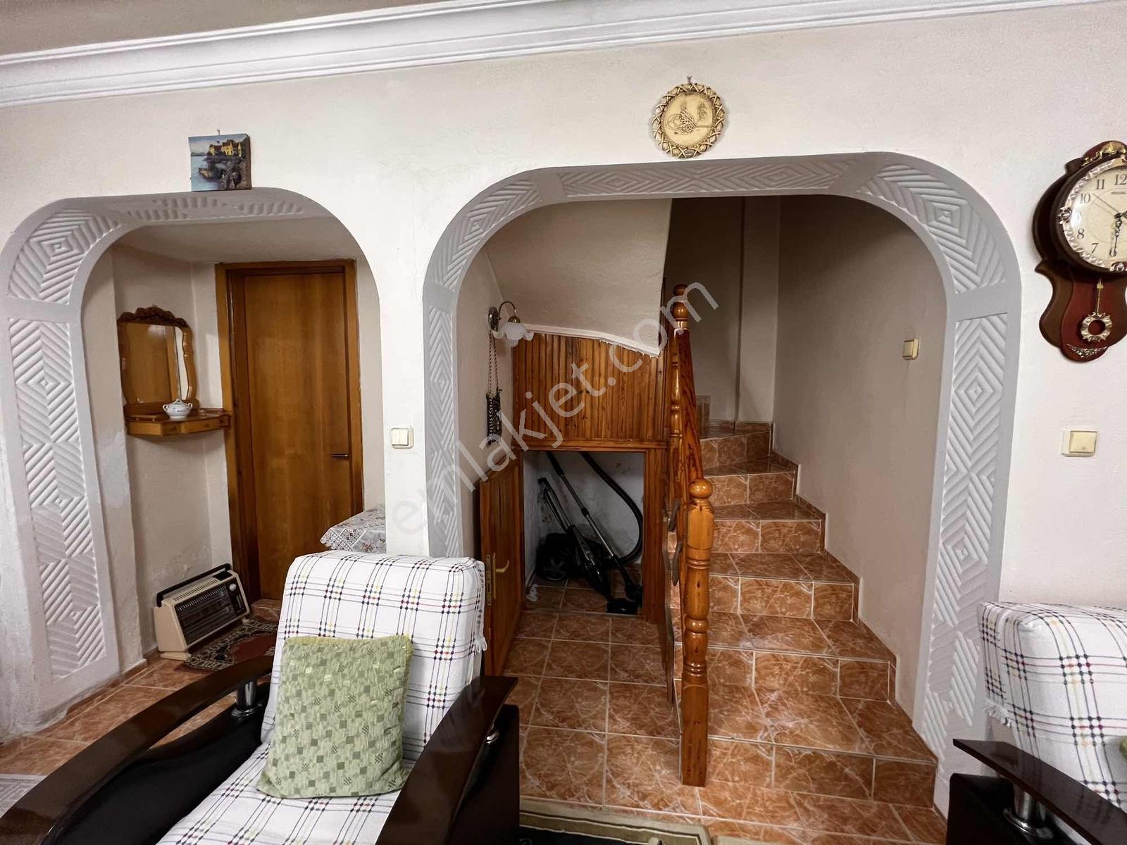Eskifoçada Satılık Müstakil Kullanımlı Dubleks Villa - Görsel 9