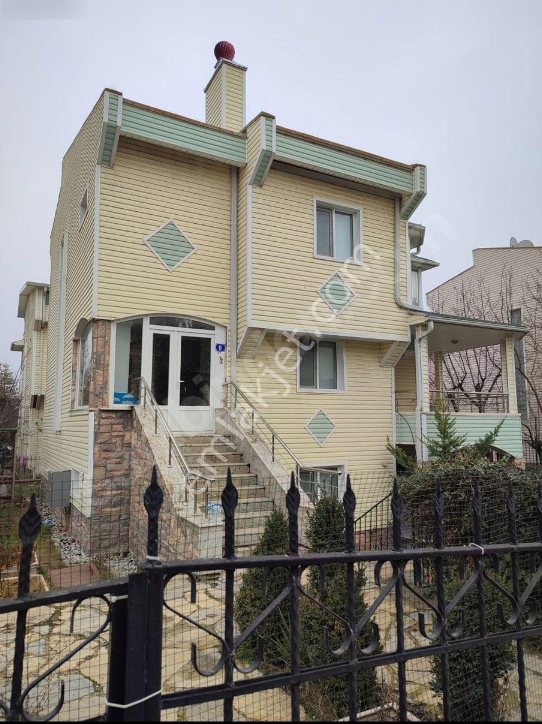 Gölbaşı Gökkuşağı Sitesinde Tam Müstakil Yapılı Villa - Görsel 2
