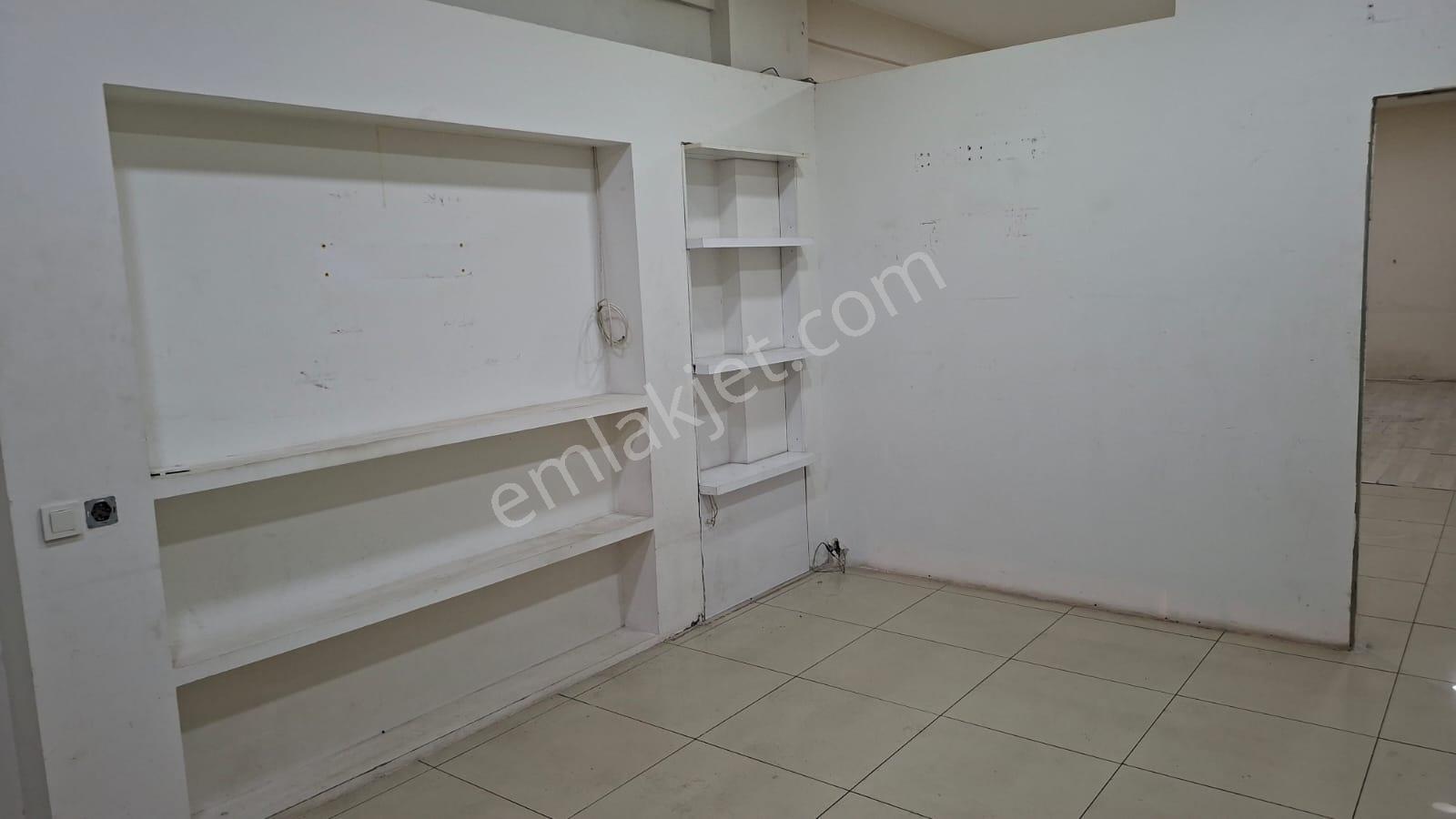 Valirahmibey Mah. Cadde Üstünde 70 M2 Satılık İşyeri - Görsel 3