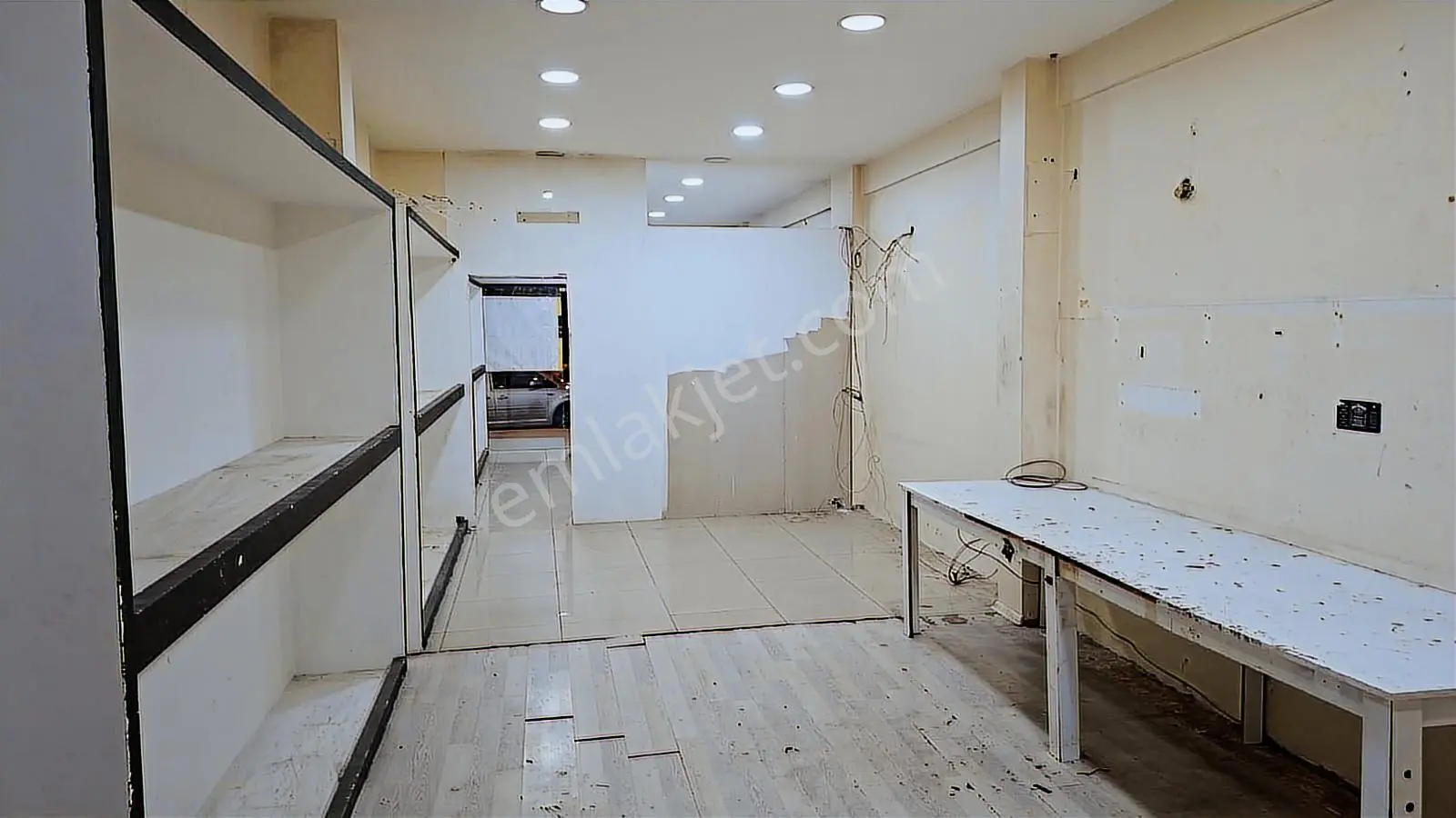 Valirahmibey Mah. Cadde Üstünde 70 M2 Kiralık İşyeri