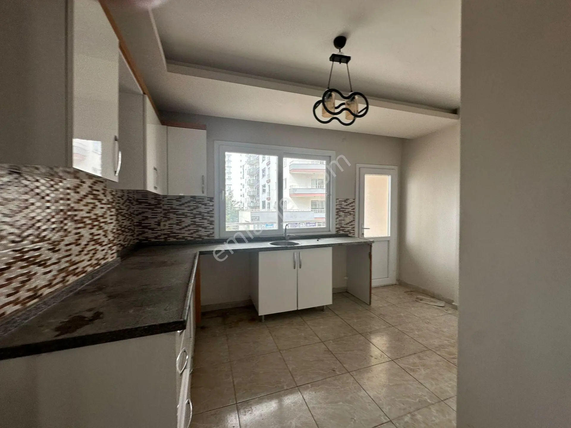 Erdemli Alata'da Satılık 3+1 Daire, 130m² Net, Kullanıma Hazır - Görsel 4