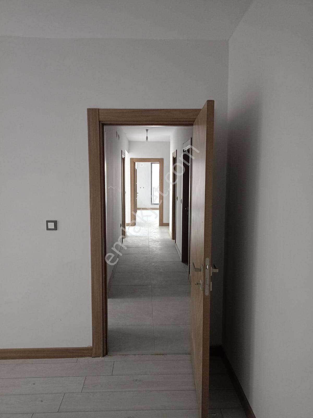 Göl Manzaralı Kapalı Mutfaklı 3+1 Kiralık Daire - Görsel 15