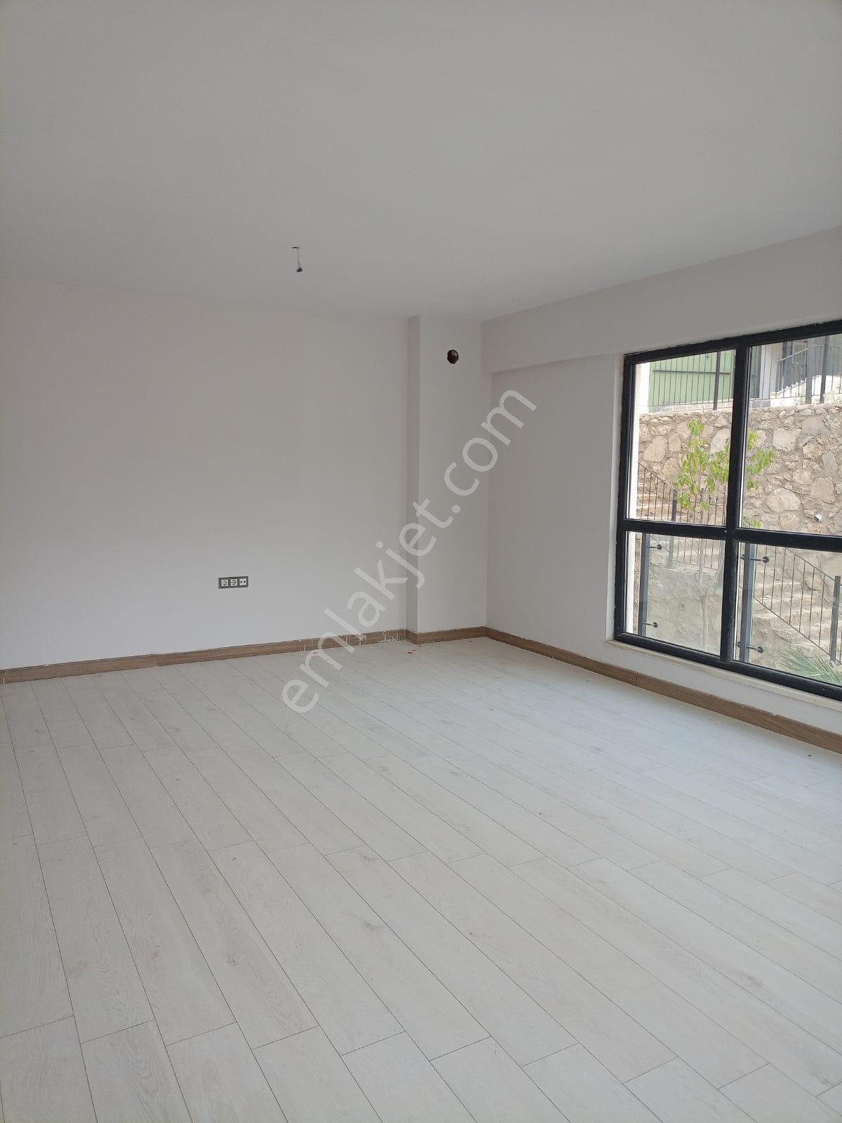 Göl Manzaralı Kapalı Mutfaklı 3+1 Kiralık Daire - Görsel 9