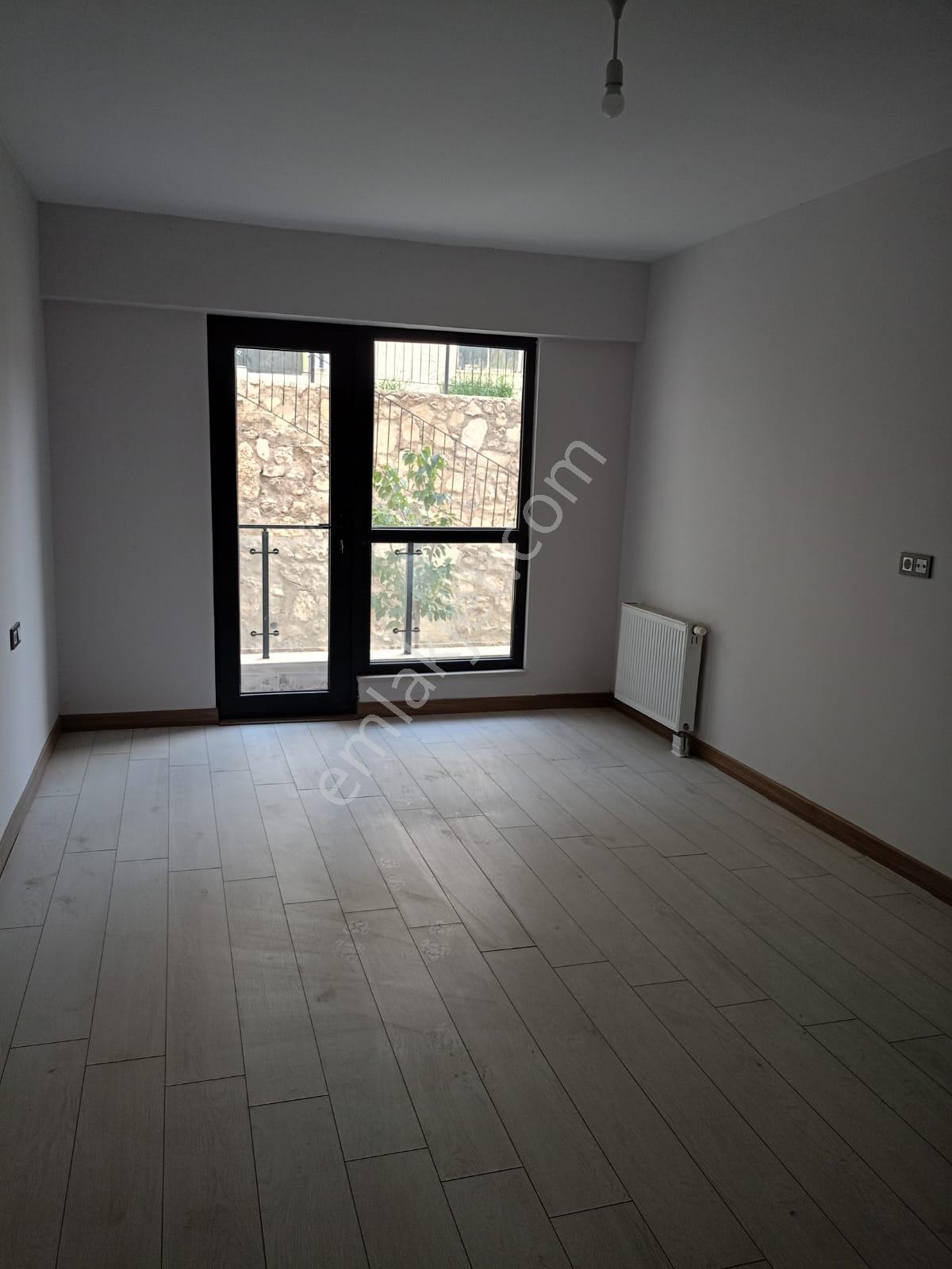 Göl Manzaralı Kapalı Mutfaklı 3+1 Kiralık Daire - Görsel 13