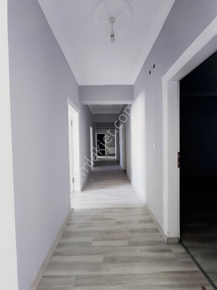Fırsat Var.tek Apartmanı 3.katta 4+1 160 M2 Ara Kat Daire - Görsel 16