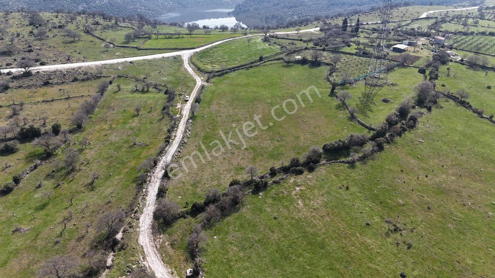 Bergama Maruflar'da Gölet Yakını Satılık Tarla - Görsel 25
