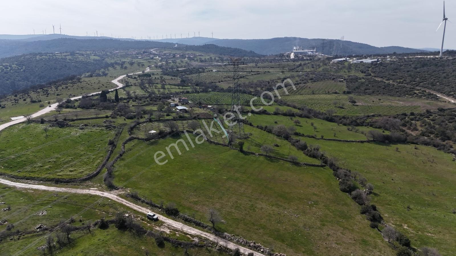 Bergama Maruflar'da Gölet Yakını Satılık Tarla - Görsel 24