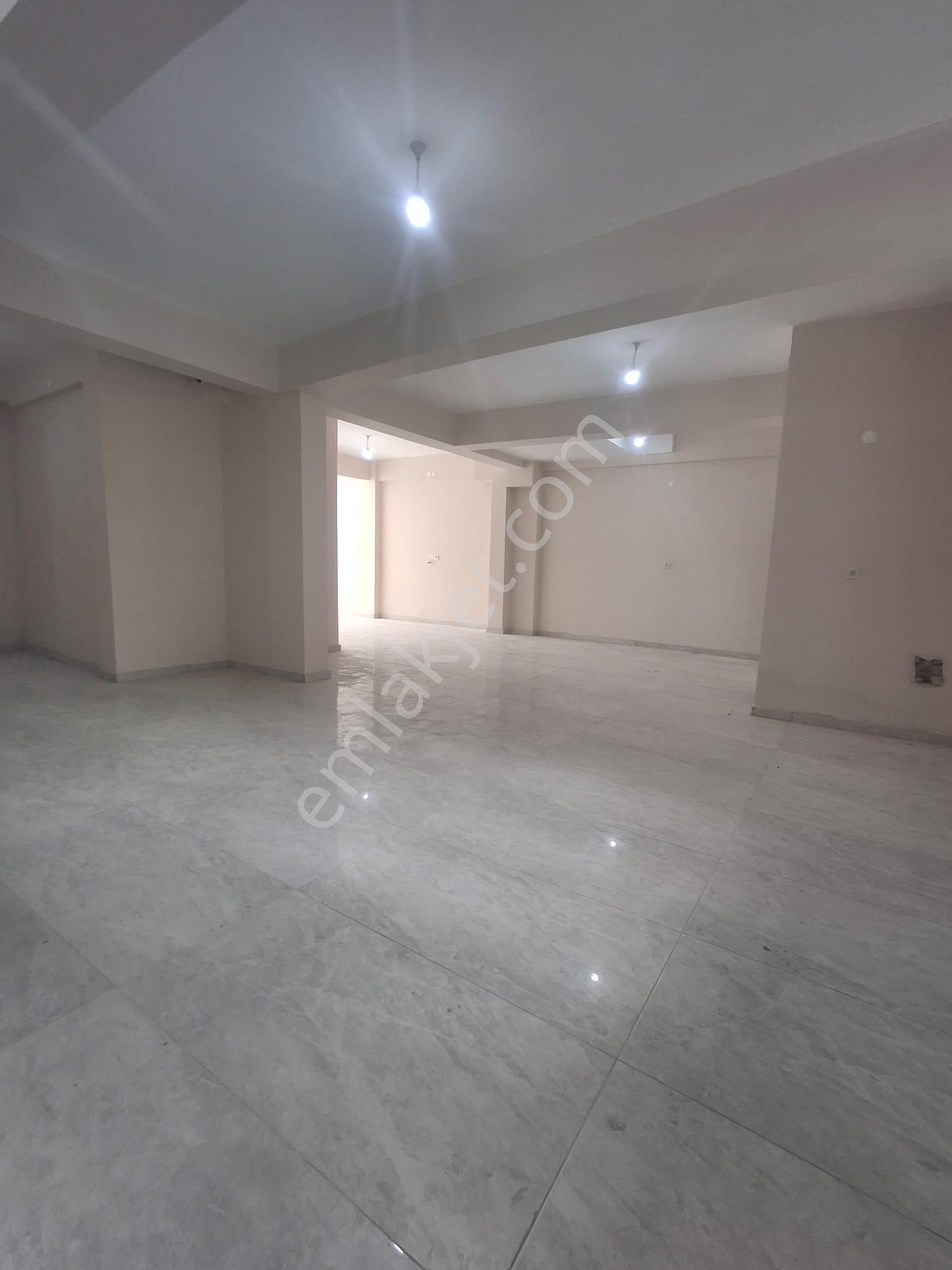 Karabağlar Üzümcü Okulu Yakını Kurumsala 130 M2 Dükan Kiralık