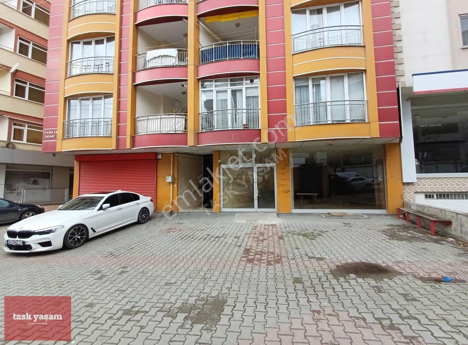 Gebze Osmanyılmaz Merkezi 360 M² Depolu Kiralık Dükkan