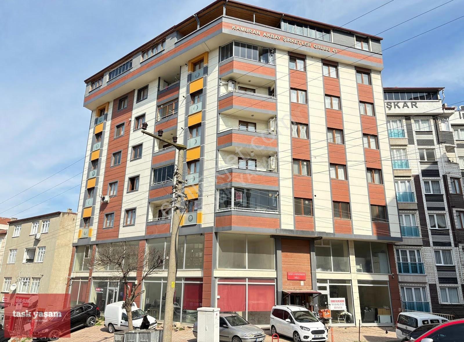 Köşklüçeşme Yeni Bağdat Cad.'de Ön Cephe 2+1 Geniş Satılık Daire