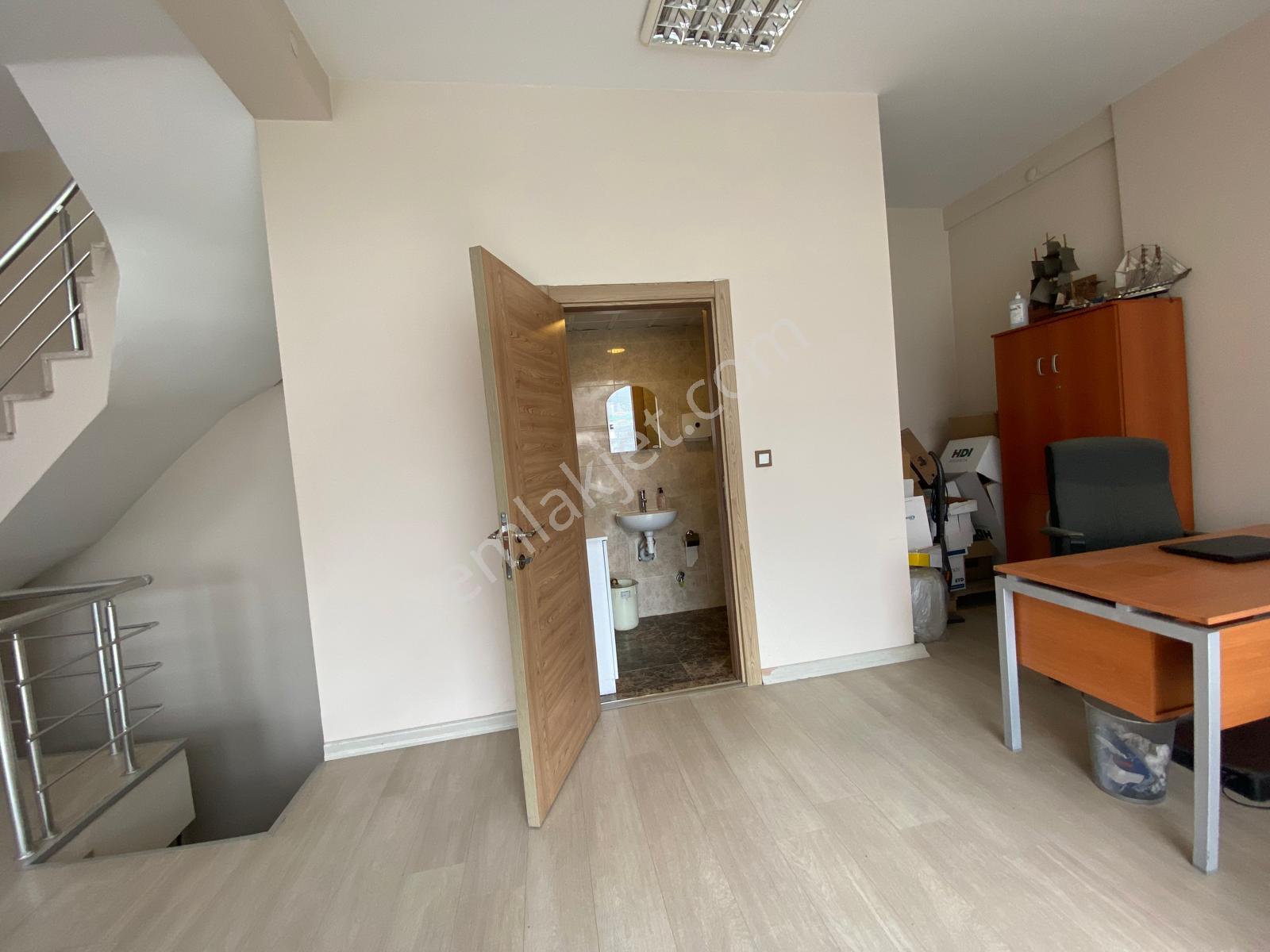 Remax Anı 'dan Çengelköy Bosna Bulvarı 'nda Kiralık Dükkan - Görsel 16