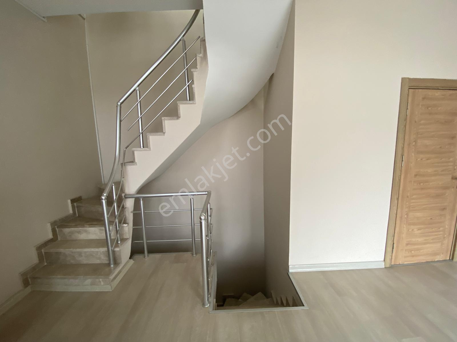 Remax Anı 'dan Çengelköy Bosna Bulvarı 'nda Kiralık Dükkan - Görsel 18