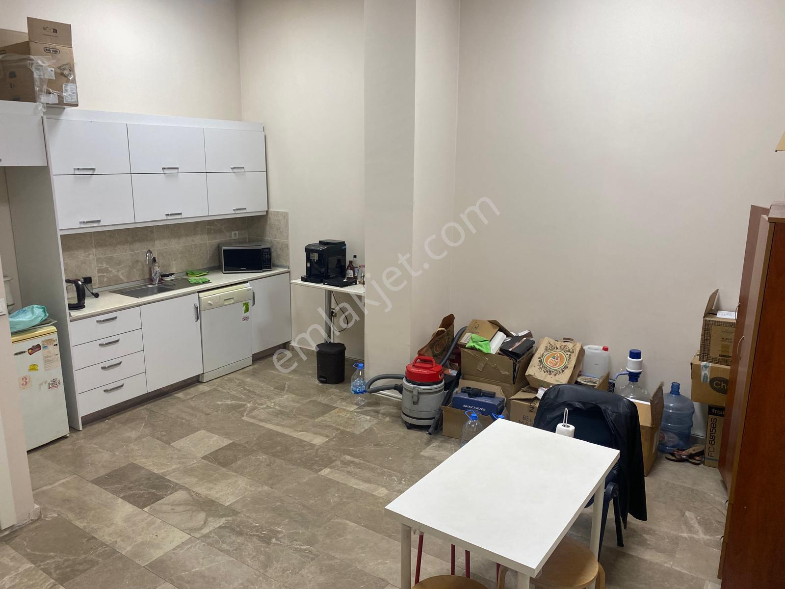 Remax Anı 'dan Çengelköy Bosna Bulvarı 'nda Kiralık Dükkan - Görsel 29