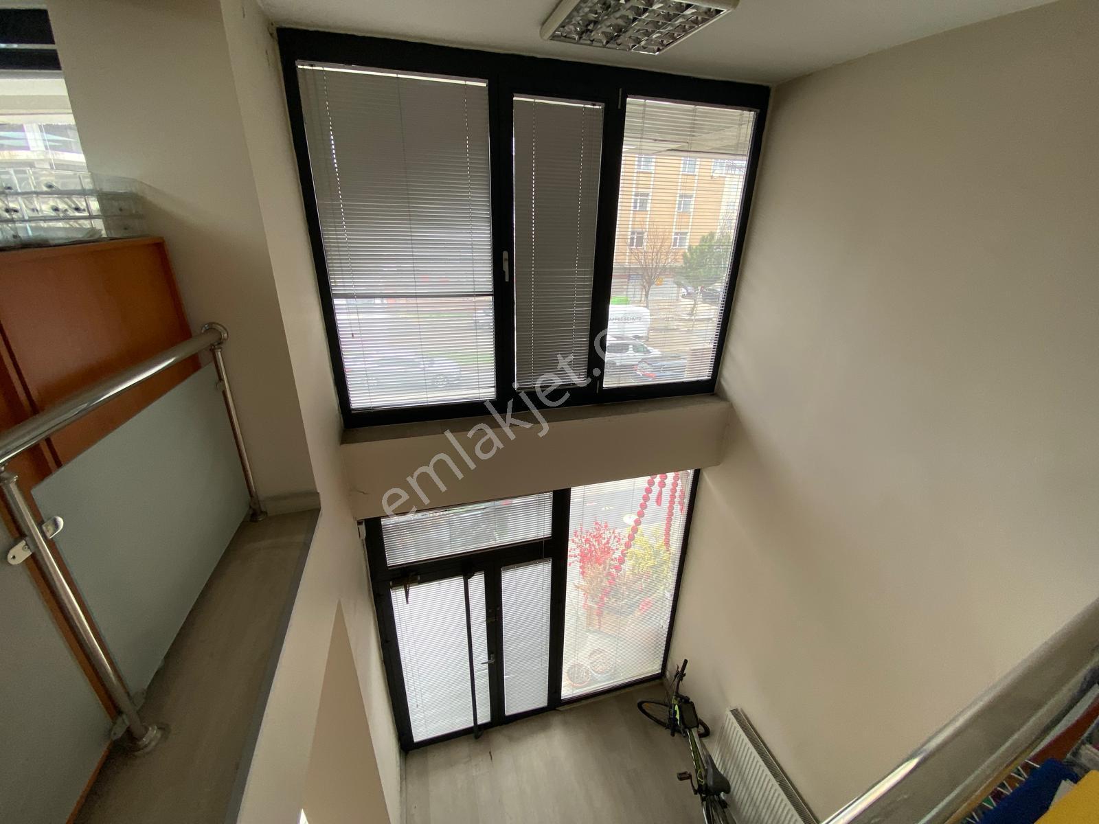 Remax Anı 'dan Çengelköy Bosna Bulvarı 'nda Kiralık Dükkan - Görsel 27