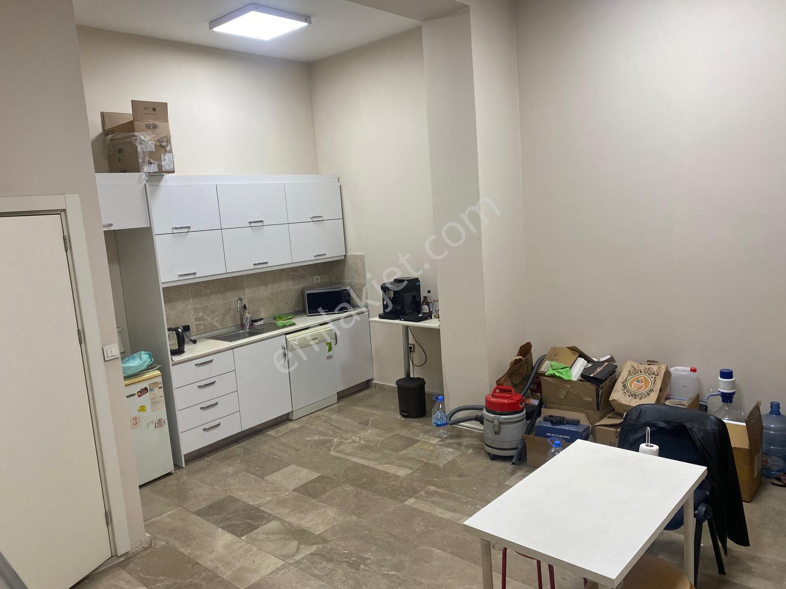 Remax Anı 'dan Çengelköy Bosna Bulvarı 'nda Kiralık Dükkan - Görsel 30
