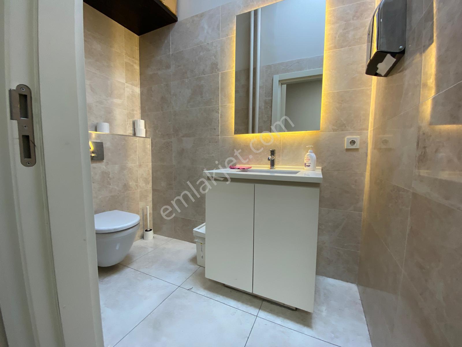Remax Anı 'dan Çengelköy Bosna Bulvarı 'nda Kiralık Dükkan - Görsel 32