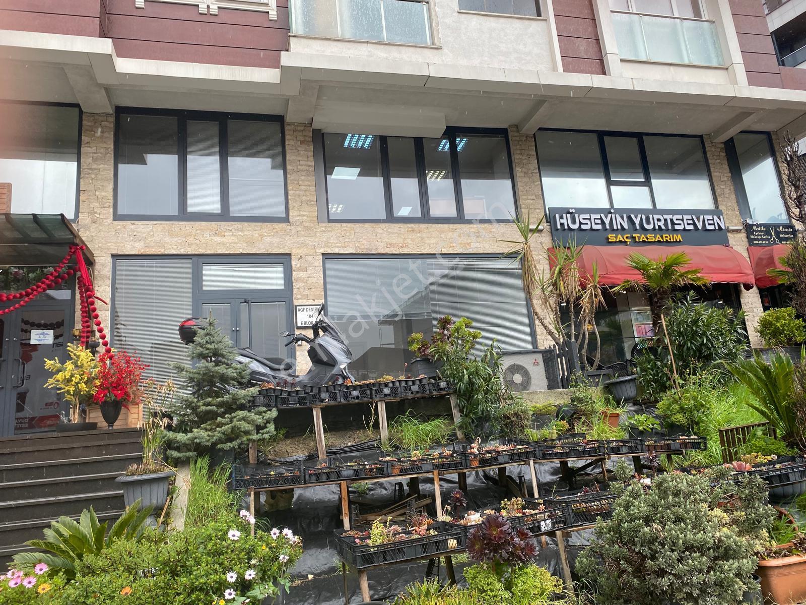 Remax Anı 'dan Çengelköy Bosna Bulvarı 'nda Kiralık Dükkan