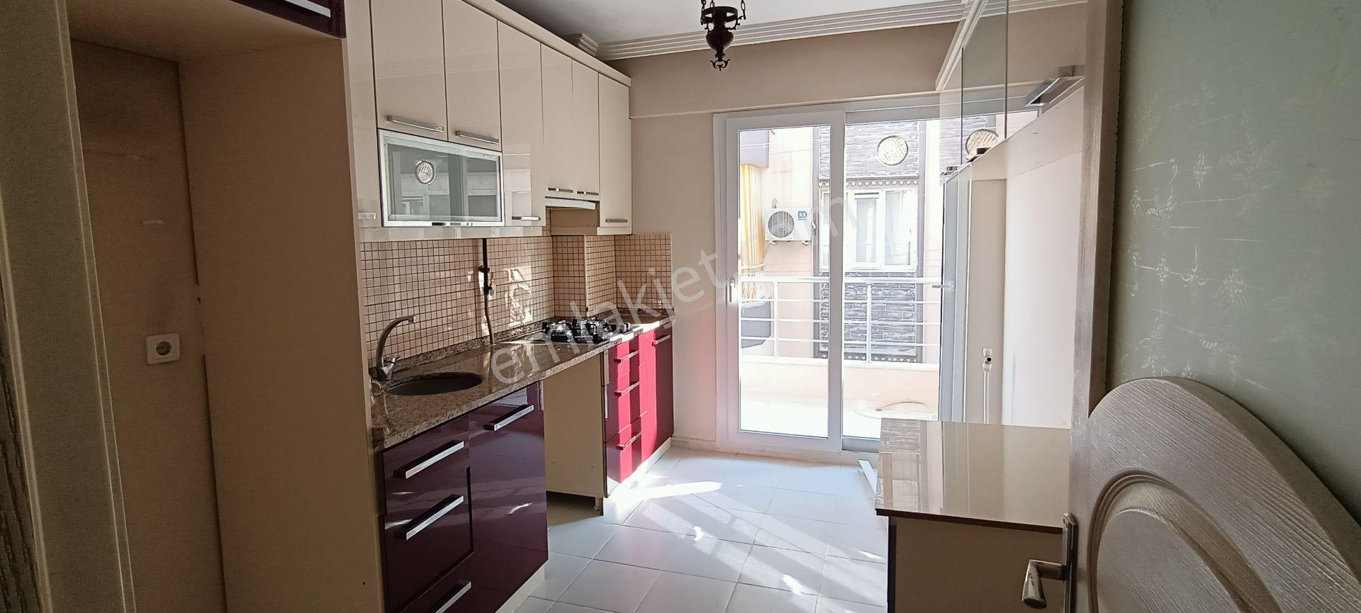 Lale Meydanı Hafsasultan Mahallesinde Kiralık Arakat Daire - Görsel 13